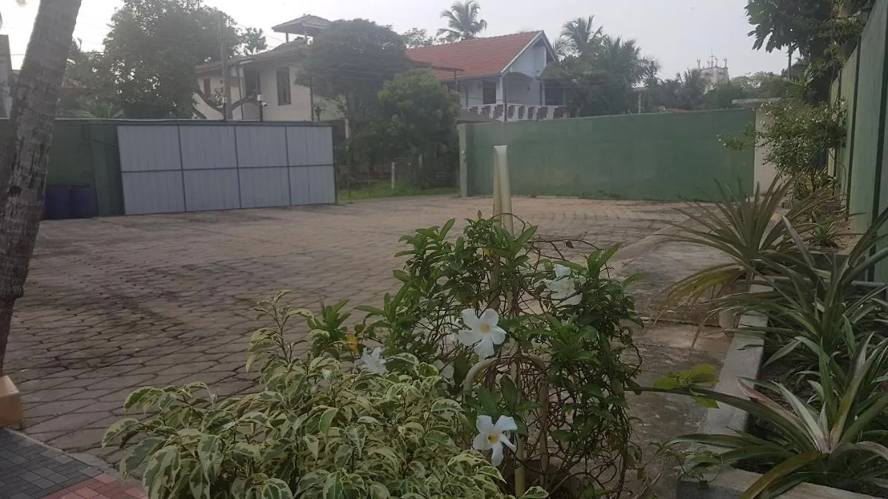נגומבו Ronny Cottage סרי לנקה